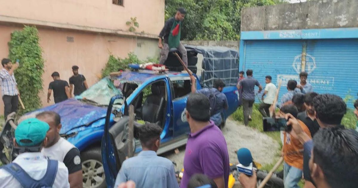 ঢাকা-চট্টগ্রাম মহাসড়ক অবরোধ, পুলিশের গাড়ি ভাঙচুর