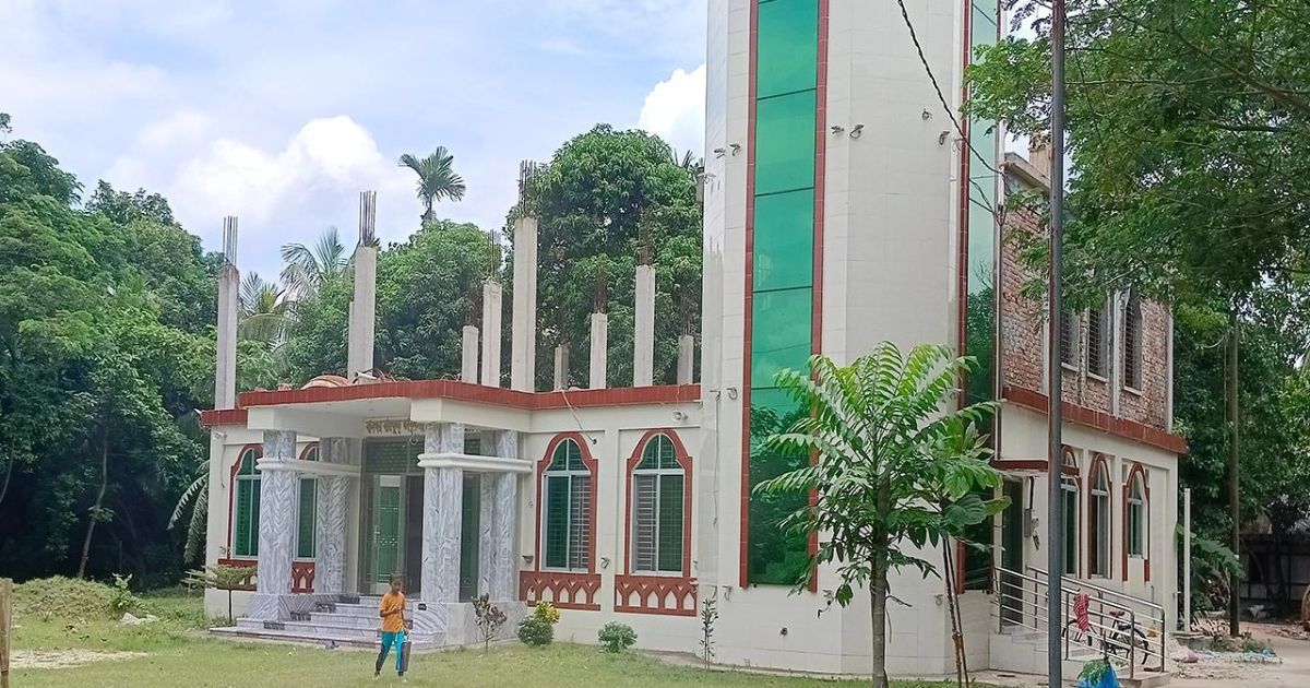 কুমিল্লায় তিন মসজিদে লুট!