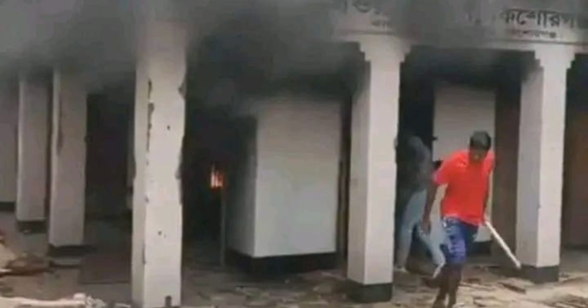 কিশোরগঞ্জে আ.লীগ অফিসে ভাঙচুর, ত্রিমুখী সংঘর্ষে আহত শতাধিক