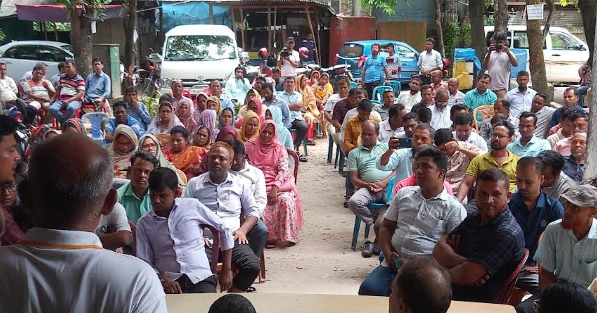 চাকরি স্থায়ীকরণের দাবিতে রংপুরে নকল নবিশদের বিক্ষোভ