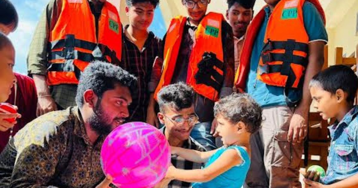 নোয়াখালীতে প্রপার্টি এইডের উদ্যোগে বন্যার্তদের মাঝে খাদ্য ও শিশু খেলনা উপহার