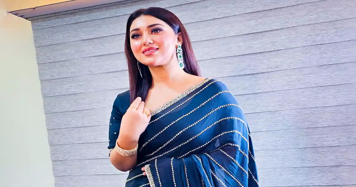 রাজনীতিতে সক্রিয় হচ্ছেন অপু বিশ্বাস?