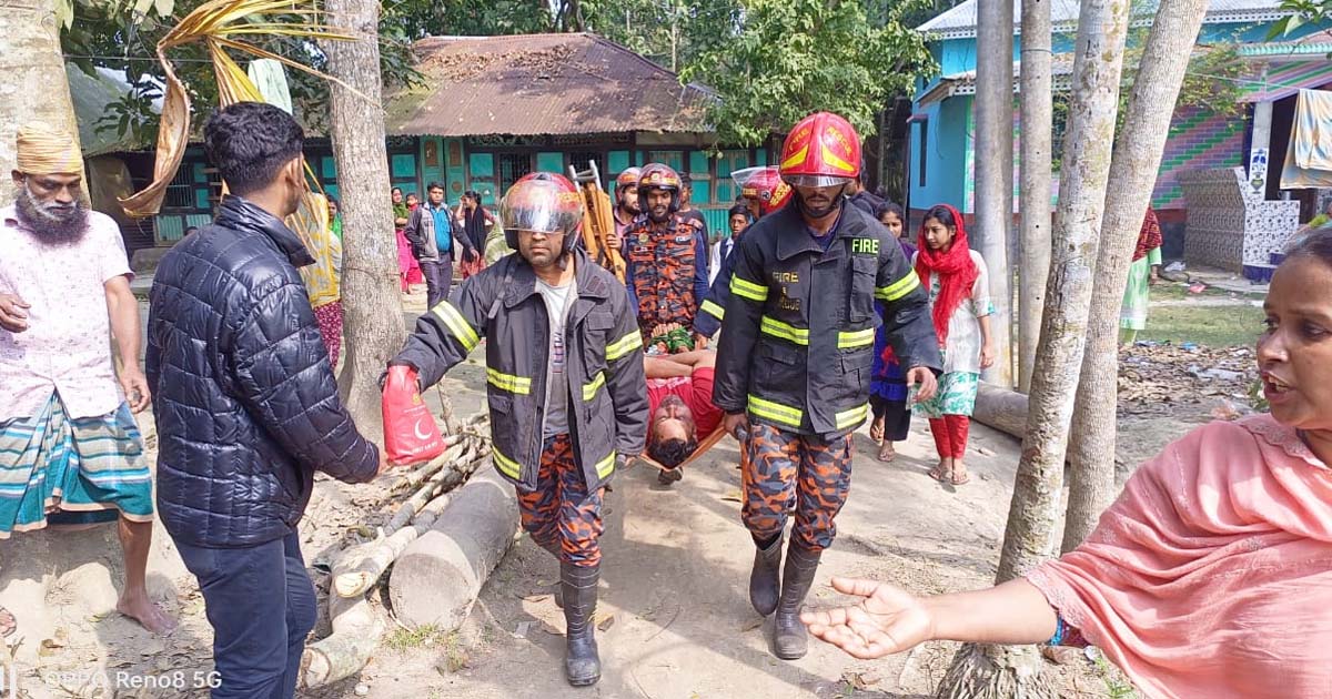 বরিশালের বোমা বিস্ফোরণে পুলিশসহ আহত ৩