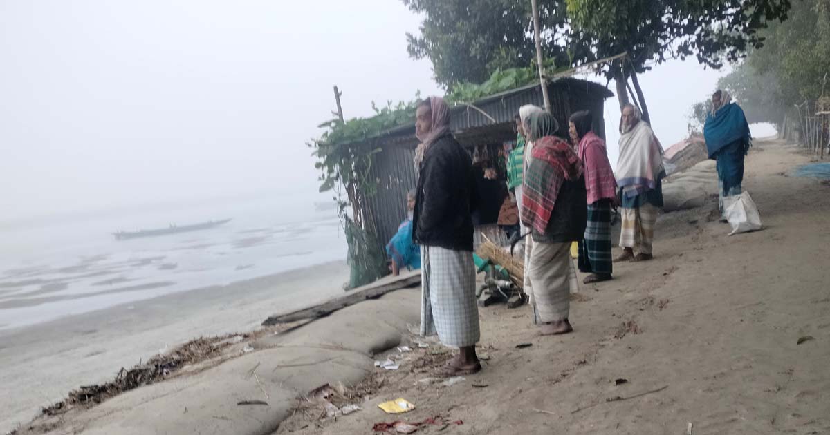 ঘন কুয়াশা ও হিমেল হাওয়ায় চরাঞ্চলে জীবিকায় স্থবিরতা