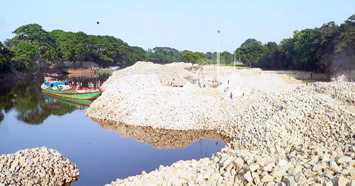 নরসুন্দার পাড়ে ইজারাবিহীন পাথর ব্যবসা, রাজস্ব হারাচ্ছে সরকার