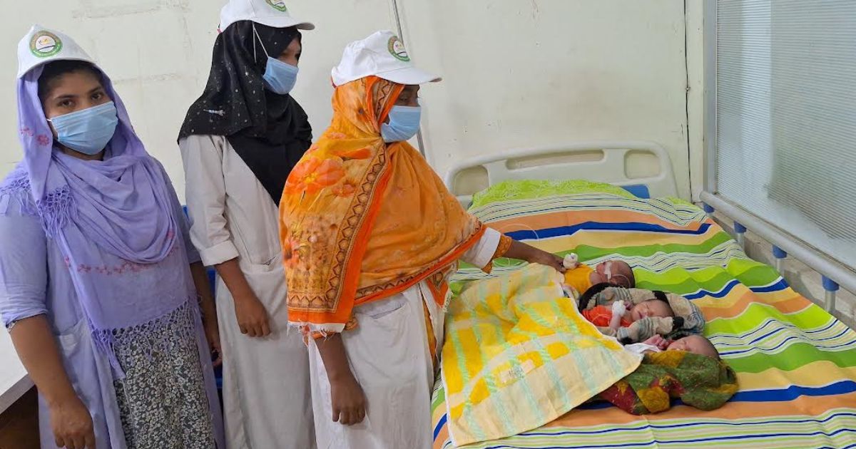 বাঁশখালীতে এক দম্পতির কোলে এল ৩ যমজ পুত্র!