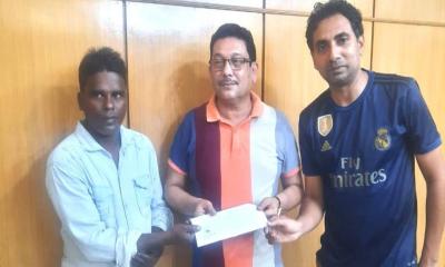 অবশেষে কথা রাখলেন আ.লীগ নেতা, রাসেলস ভাইপার ধরে পুরস্কার পেলেন যারা
