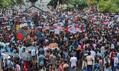 কোটা পুনর্বহালের প্রতিবাদে উত্তাল রাজধানী, শাহবাগ অবরোধ