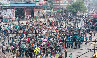 কোটা সংস্কার আন্দোলনে জবি শিক্ষার্থীরা, তাঁতিবাজার মোড়ে অবরোধ