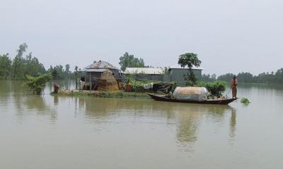 নাগেশ্বরীতে পানিবন্দি অর্ধ লক্ষাধিক মানুষ