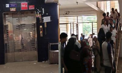 পাঁচটি লিফটের তিনটিই বন্ধ, ভোগান্তিতে রোগী-স্বজন!