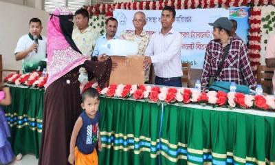 দীঘিনালায় বন্যার্তদের মাঝে হাইজিন উপকরণ বিতরণ