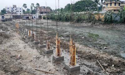 ভেড়ামারায় পুকুর ভরাট করে দোকান নির্মাণ