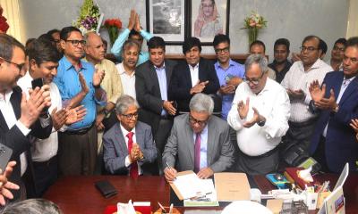 ঢাবি’র ২৯তম উপাচার্য অধ্যাপক ড. মাকসুদ কামালের দায়িত্ব গ্রহণ