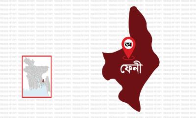 বৃষ্টিতেও সড়ক অবরোধ করে ফেনীর শিক্ষার্থীদের গণমিছিল