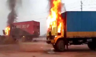 গাজীপুরে দুটি কাভার্ড ভ্যানে আগুন