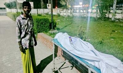কর্তৃপক্ষের উদাসীনতায় খোলা আকাশের নিচে লাশ, দলবদ্ধ শিয়ালের হানা