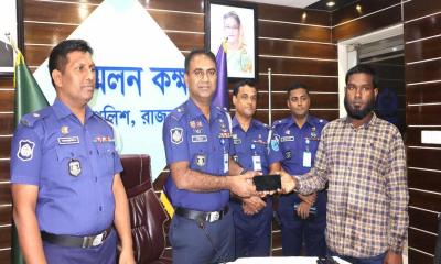 রাজবাড়ীতে হারানো ৪৬ মোবাইল উদ্ধার