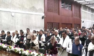 শপথ নিলেন নবনির্বাচিত সংসদ সদস্যরা