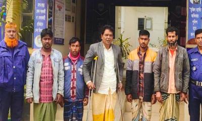 বগুড়ায় জুয়ার আসর থেকে ইউপি সদস্যসহ আটক ৫