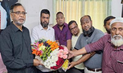 সরকার নিজেই সিন্ডিকেটের পৃষ্ঠপোষকতা করছে