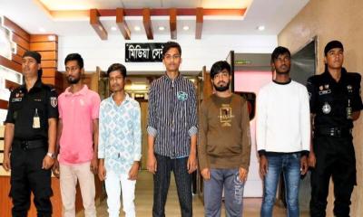 কিশোর গ্যাং লিডার আকাশ-রাব্বিসহ গ্রেপ্তার ৫