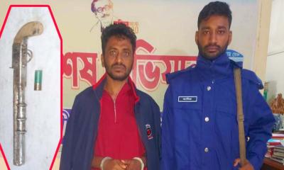 হাটহাজারীতে অস্ত্র-কার্তুজসহ যুবক গ্রেপ্তার