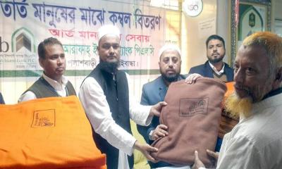 পলাশবাড়ীতে আল-আরাফাহ্ ইসলামী ব্যাংকের শীতবস্ত্র বিতরণ