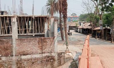 ডাসারে সরকারি খাল ভরাট করে ভবন নির্মাণের হিড়িক