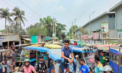 টোল আদায়ের নামে ‘চাঁদাবাজির’ অভিযোগ, আখাউড়ায় ৩ ঘণ্টা যান চলাচল বন্ধ