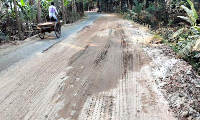 ২৬ কোটি টাকার সড়ক, বছর না যেতেই বেহাল  দশা