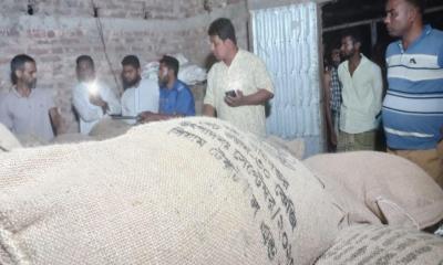 হাকিমপুরে খাদ্যবান্ধব কর্মসূচির ১৮০ বস্তা চাল জব্দ