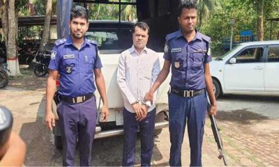 বরিশালে মেট্রিক পাশ ‘ভুয়া’ ডাক্তার গ্রেফতার, এক বছরের সাজা