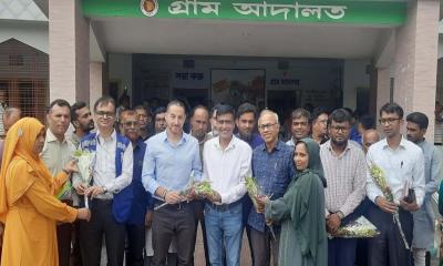 অভয়নগরে গ্রাম আদালত পরিদর্শনে ইউএনডিপি প্রতিনিধি দল