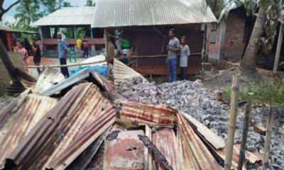 রাজনৈতিক সহিংসতায় পুড়ল ১৮ বসতঘর, সহায়তায় জেলা প্রশাসন