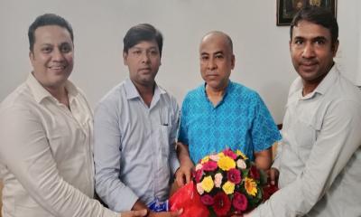 হজ শেষে দেশে ফিরলেন কৃষকদল সভাপতি তুহিন, শুভেচ্ছায় সিক্ত