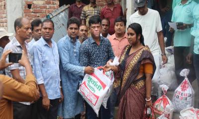 অগ্নিসংযোগে ক্ষতিগ্রস্থ পরিবারের পাশে হিন্দু-বৌদ্ধ-খ্রিস্টান কল্যাণ ফ্রন্ট