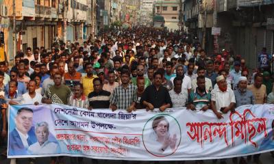 খালেদা জিয়ার দেশে ফেরায় অভয়নগরে আনন্দ মিছিল