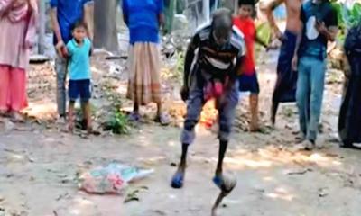 অভয়নগরে মুরগির ঘরে মিলল বিষধর গোখরা সাপ