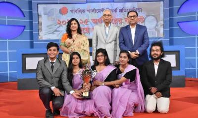 বাজেট ছায়া সংসদ বিতর্কে চ্যাম্পিয়ন জগন্নাথ বিশ্ববিদ্যালয়