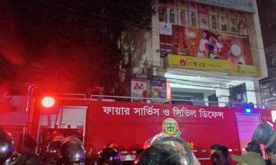 দুই ঘণ্টা পর নিয়ন্ত্রণে বেইলি রোডের আগুন