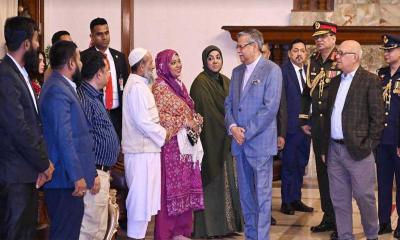 বঙ্গভবনে বীরশ্রেষ্ঠ পরিবারের সদস্যদের সংবর্ধনা