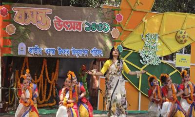 নাচে-গানে উৎসবে বসন্ত বরণ