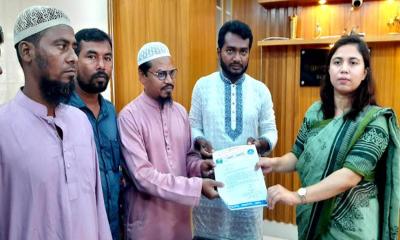 চাঁদা আদায় বন্ধে স্মারকলিপি প্রদান
