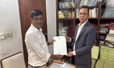 খালেদা জিয়া ও তারেক রহমানকে প্রধান উপদেষ্টার দাওয়াত