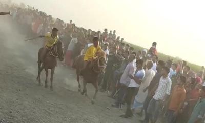ফরিদপুরে ঘোড়া দৌড় দেখতে হাজারো মানুষের ভিড়