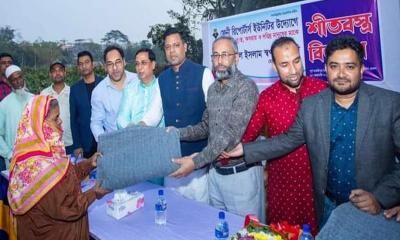 ফেনীতে শীতবস্ত্র বিতরণ