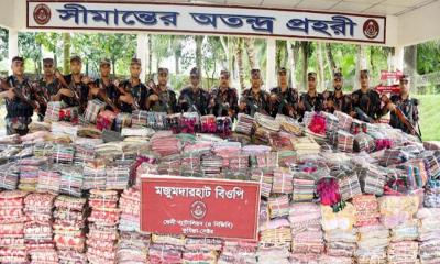ফেনীতে প্রায় আড়াই কোটি টাকার ভারতীয় শাড়ি ও লেহেঙ্গা আটক