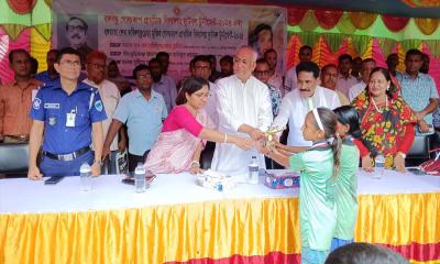চৌগাছায় বঙ্গবন্ধু ও বঙ্গমাতা গোল্ডকাপ ফুটবল টুর্নামেন্টে পুরস্কার বিতরণী