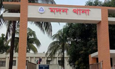 মদনে ইট ভাঙ্গার গাড়ি উল্টে শ্রমিক নিহত